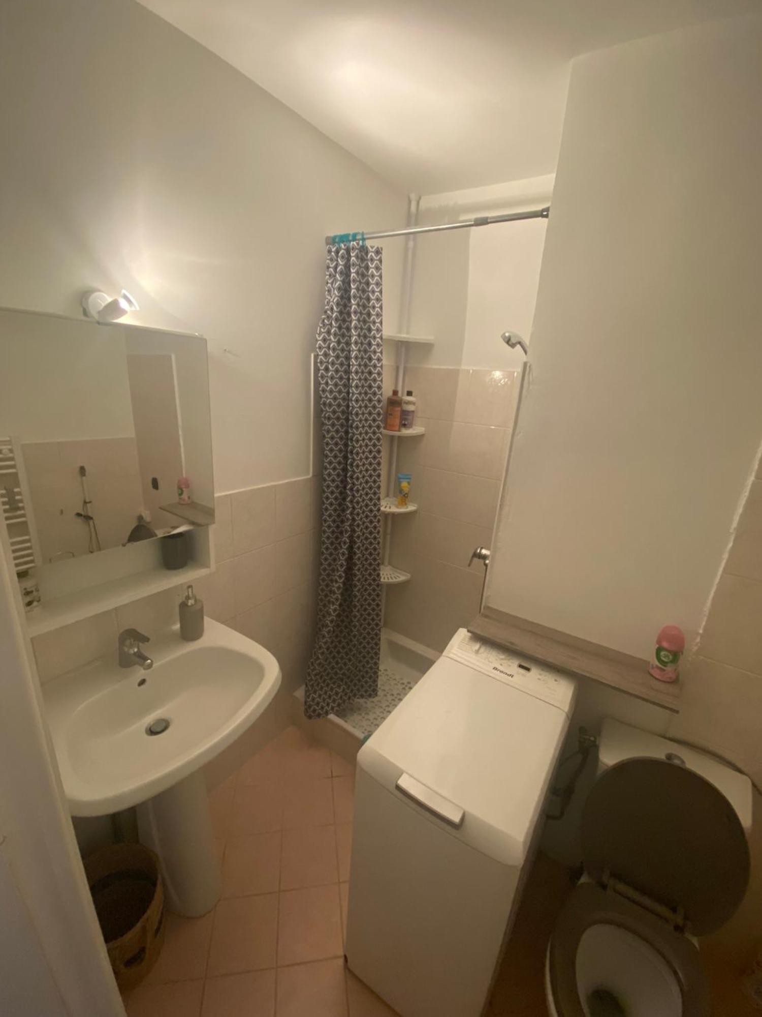 Joli Studio Neuf Av Terrasse A 50 M De La Mer Et Gare Roquebrune-Cap-Martin Exteriör bild