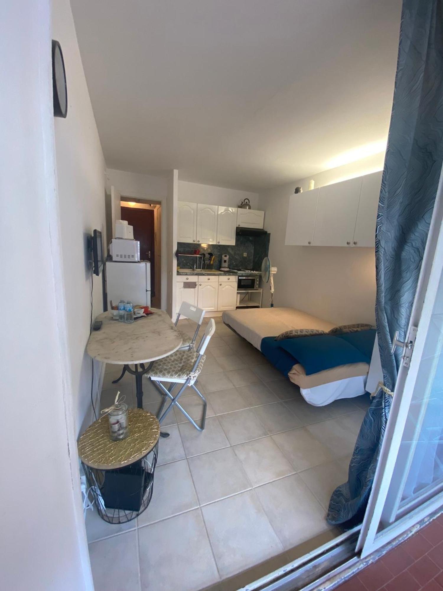 Joli Studio Neuf Av Terrasse A 50 M De La Mer Et Gare Roquebrune-Cap-Martin Exteriör bild